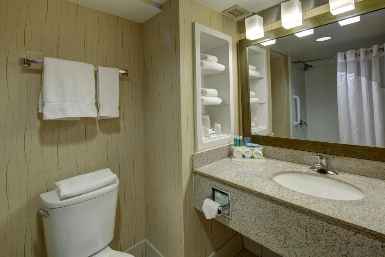 Holiday Inn Express Hotel & Suites Emporia By Ihg Ngoại thất bức ảnh