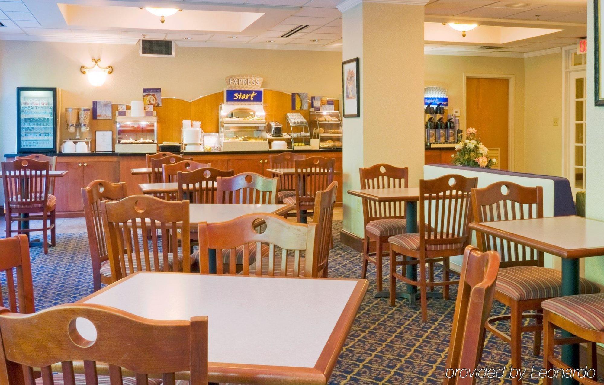 Holiday Inn Express Hotel & Suites Emporia By Ihg Ngoại thất bức ảnh