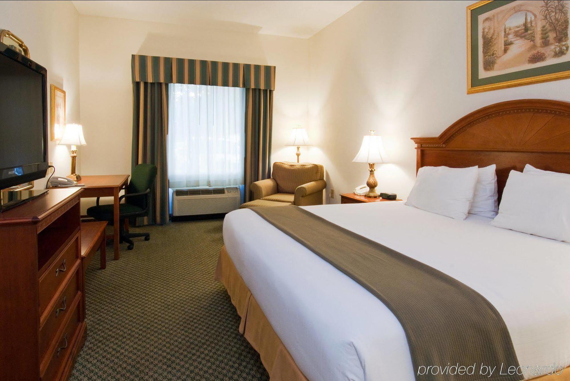 Holiday Inn Express Hotel & Suites Emporia By Ihg Phòng bức ảnh