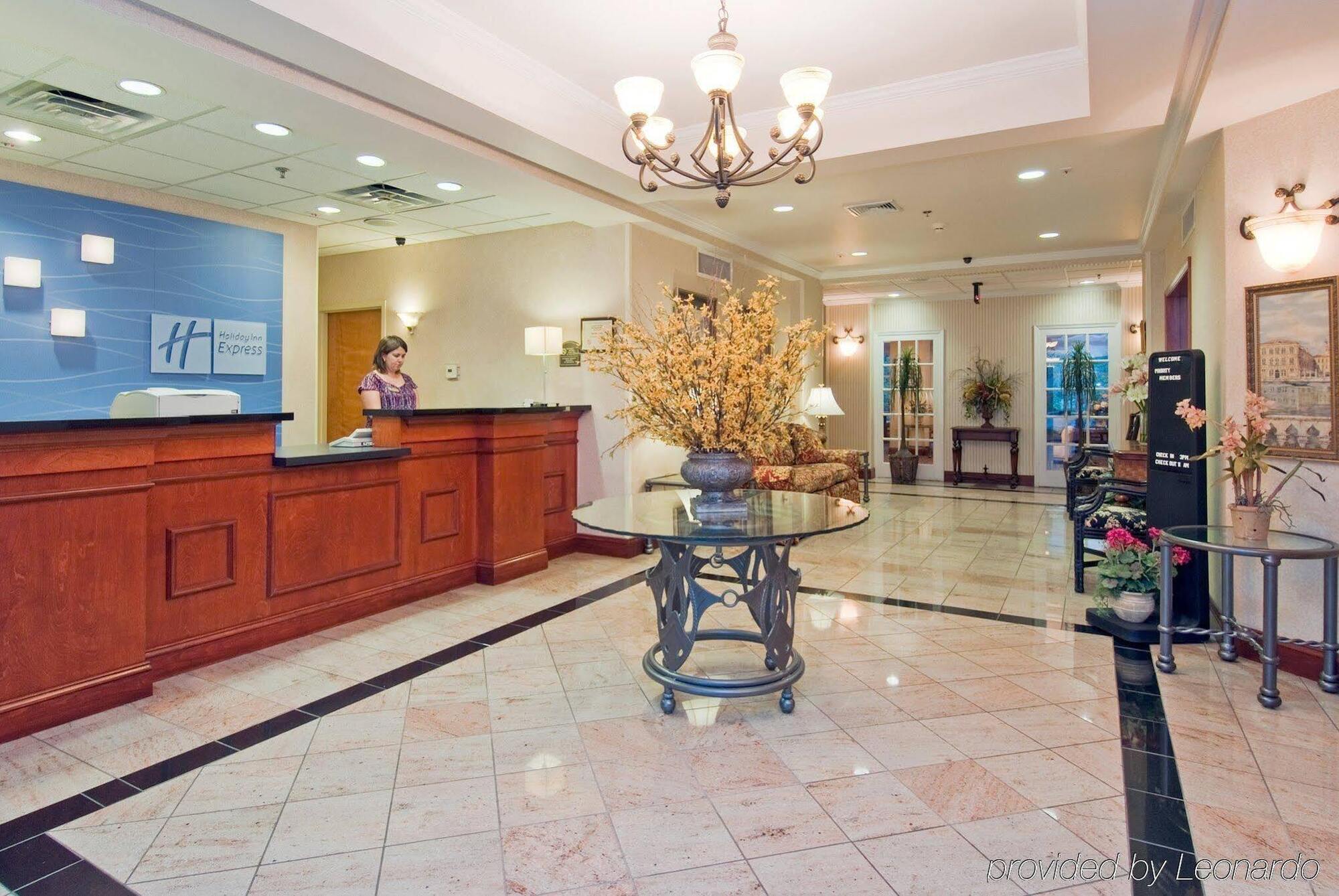 Holiday Inn Express Hotel & Suites Emporia By Ihg Ngoại thất bức ảnh