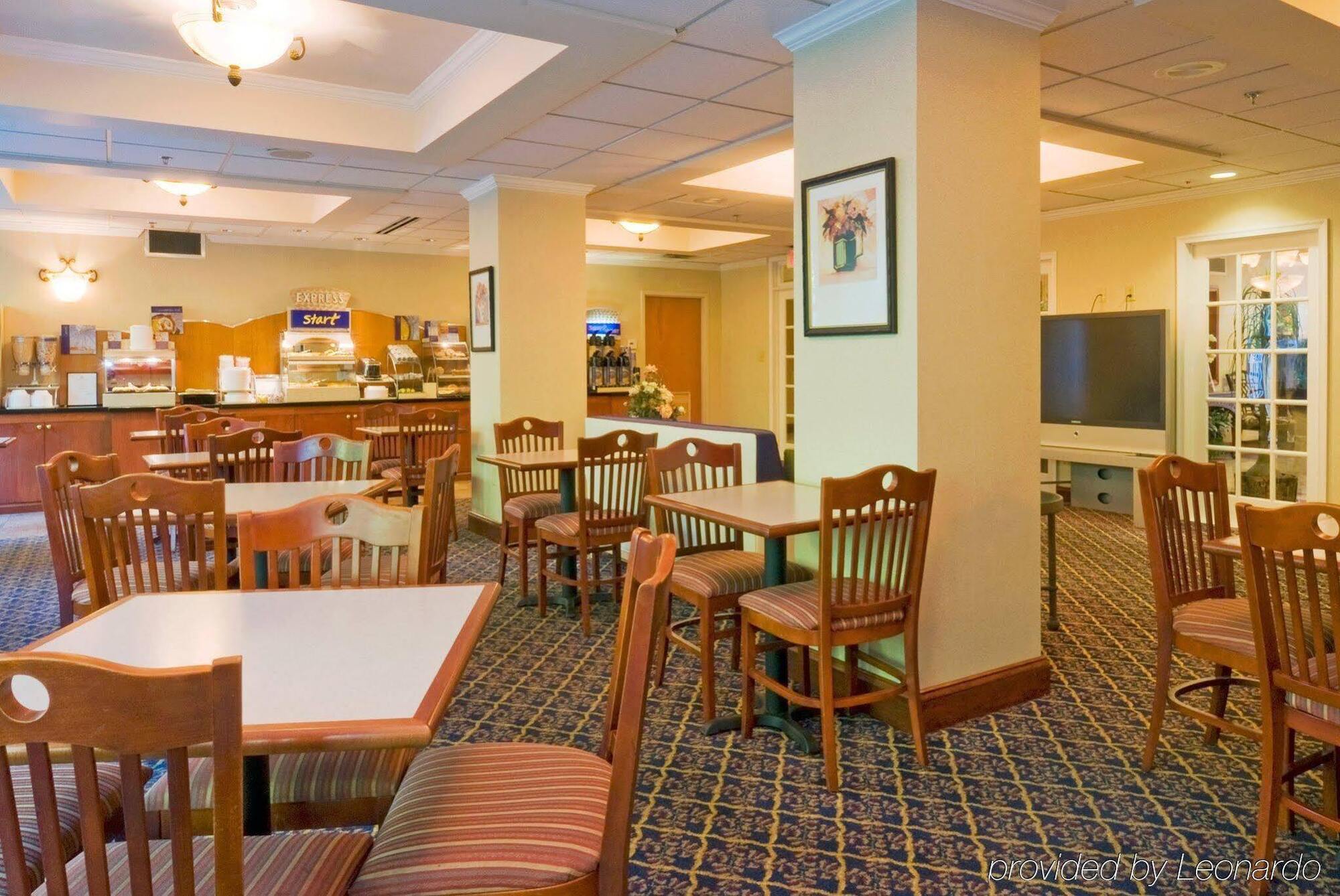 Holiday Inn Express Hotel & Suites Emporia By Ihg Ngoại thất bức ảnh