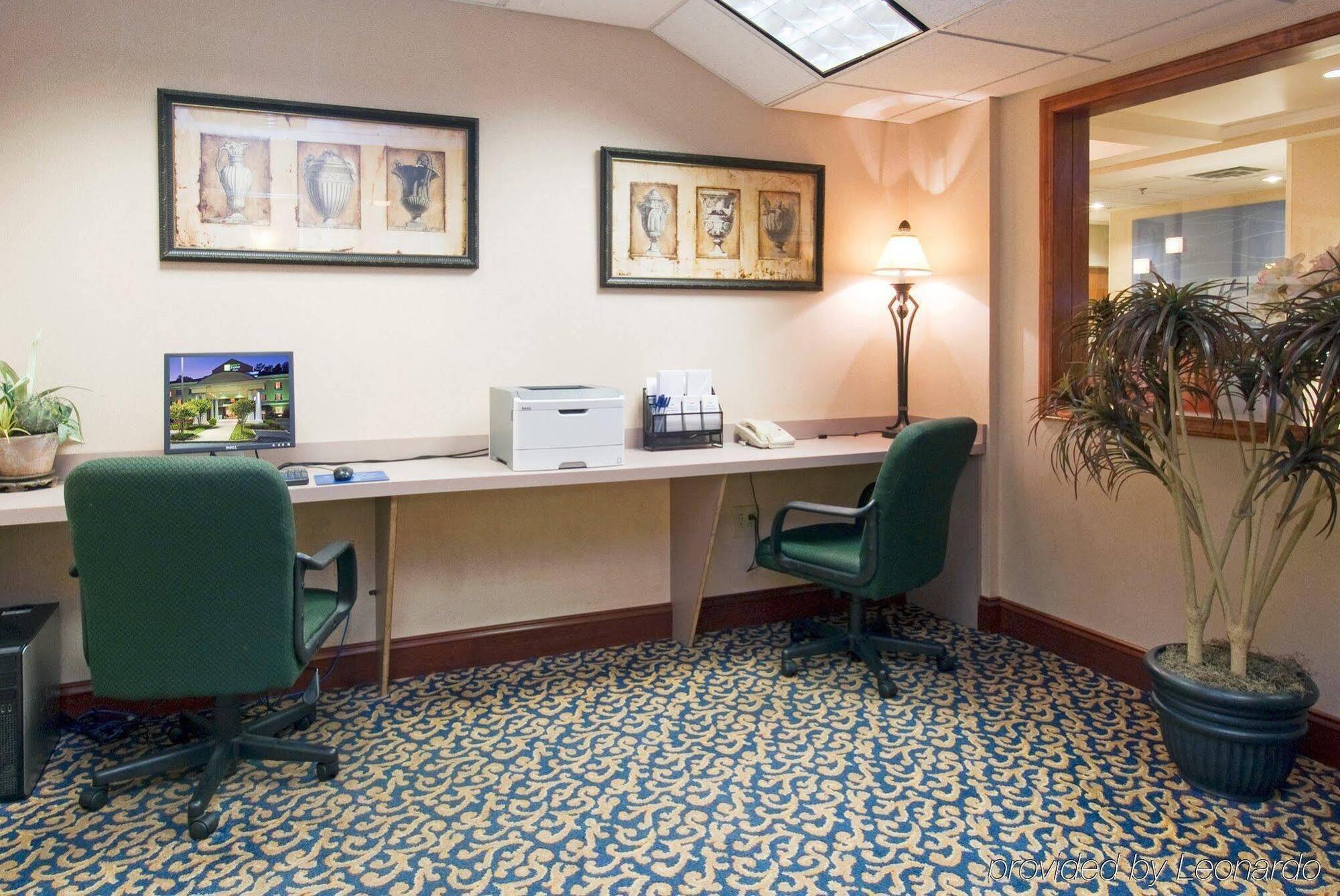 Holiday Inn Express Hotel & Suites Emporia By Ihg Ngoại thất bức ảnh