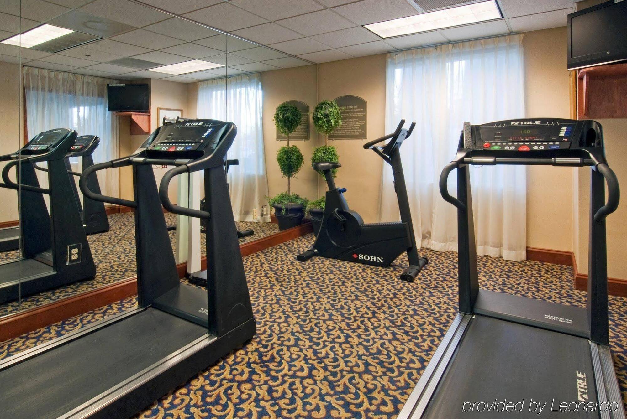 Holiday Inn Express Hotel & Suites Emporia By Ihg Ngoại thất bức ảnh